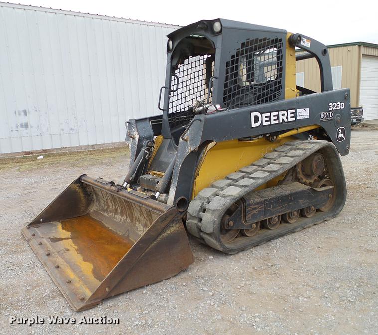 image for item DD1485 2010 John Deere 323D skid steer