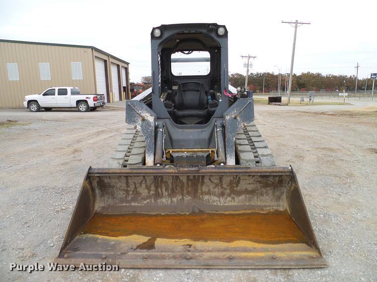 image for item DD1485 2010 John Deere 323D skid steer