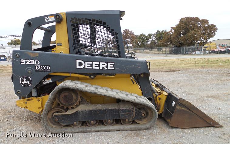 image for item DD1485 2010 John Deere 323D skid steer