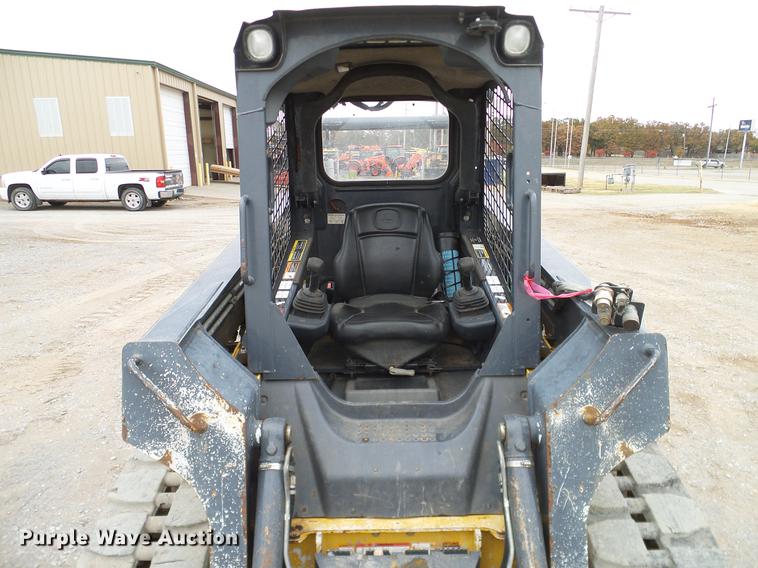 image for item DD1485 2010 John Deere 323D skid steer