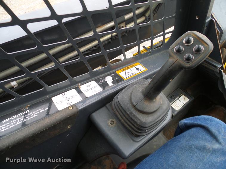 image for item DD1485 2010 John Deere 323D skid steer