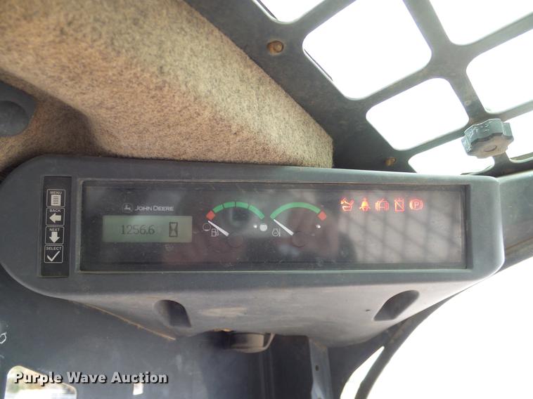 image for item DD1485 2010 John Deere 323D skid steer