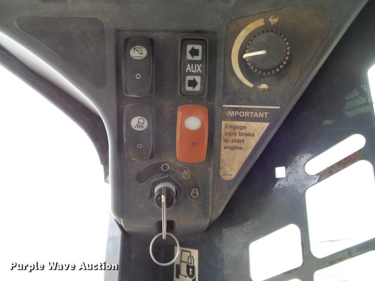 image for item DD1485 2010 John Deere 323D skid steer