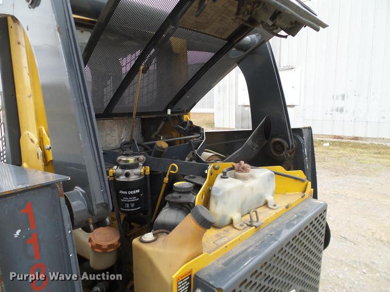 image for item DD1485 2010 John Deere 323D skid steer