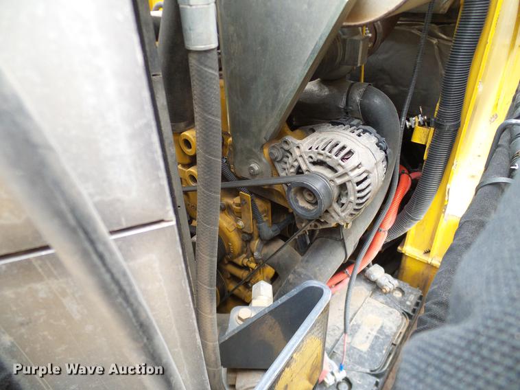 image for item DD1485 2010 John Deere 323D skid steer