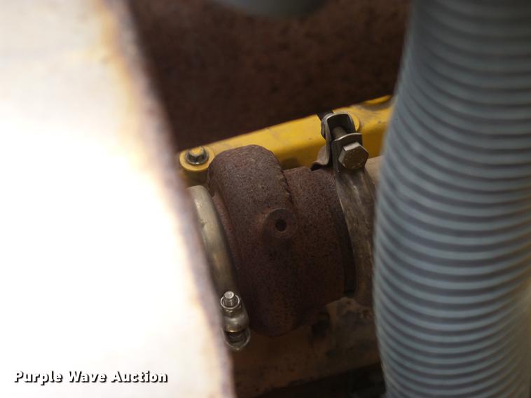 image for item DD1485 2010 John Deere 323D skid steer