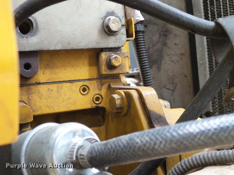 image for item DD1485 2010 John Deere 323D skid steer