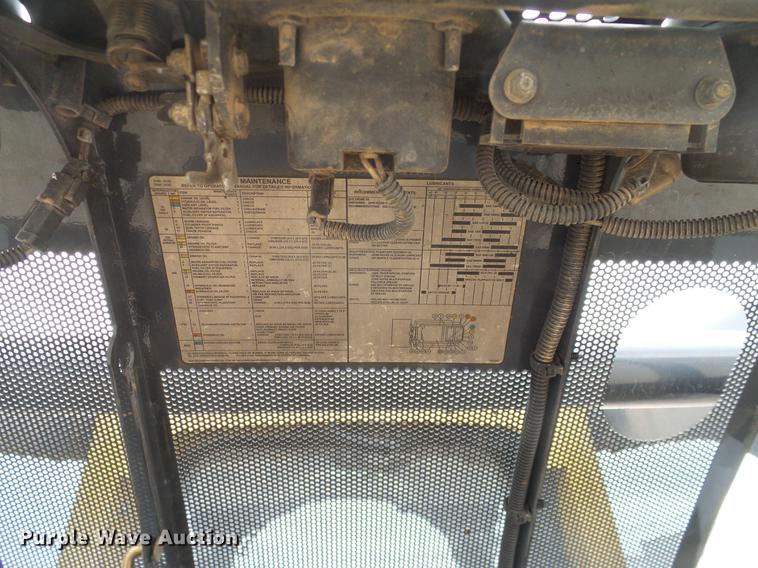 image for item DD1485 2010 John Deere 323D skid steer