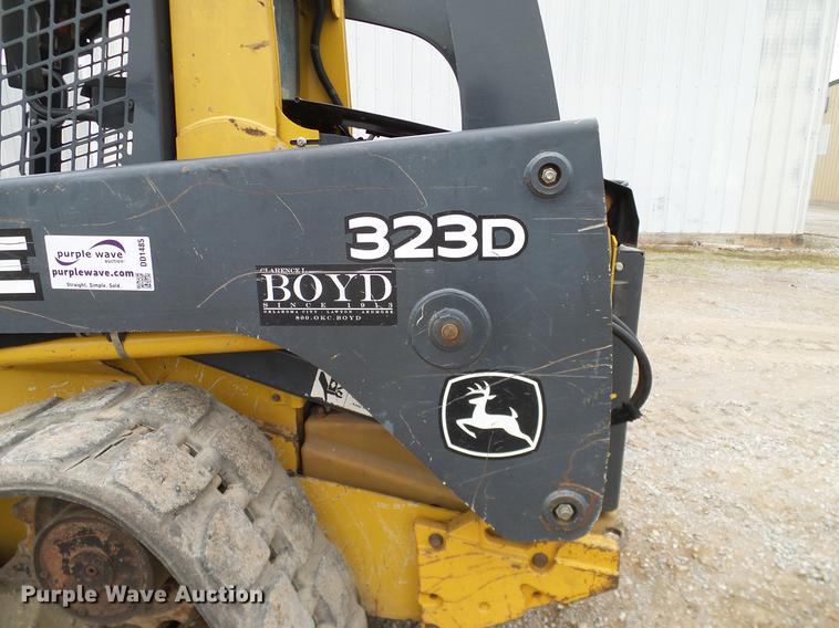 image for item DD1485 2010 John Deere 323D skid steer