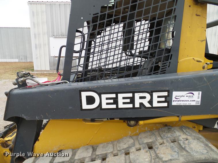 image for item DD1485 2010 John Deere 323D skid steer