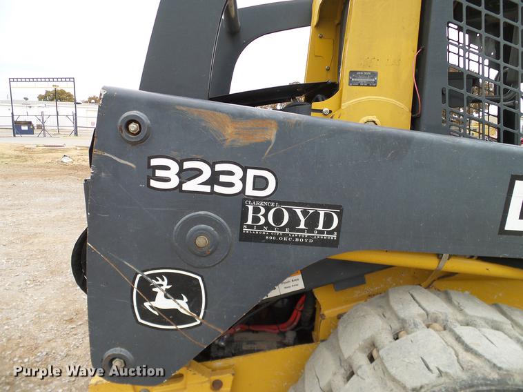 image for item DD1485 2010 John Deere 323D skid steer