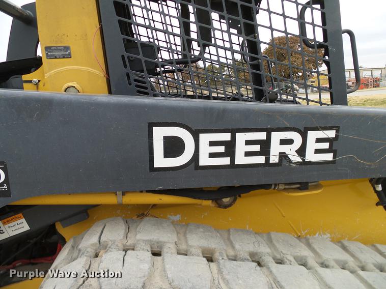 image for item DD1485 2010 John Deere 323D skid steer