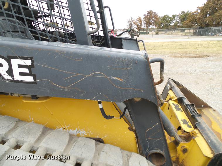 image for item DD1485 2010 John Deere 323D skid steer