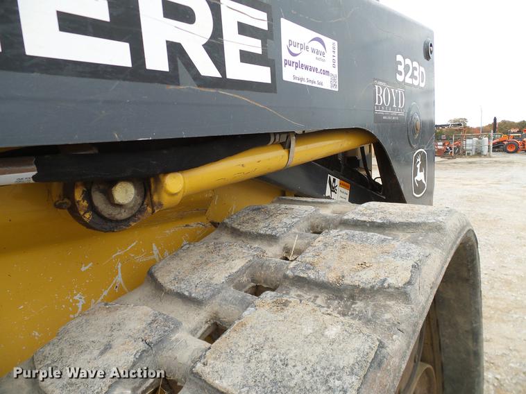 image for item DD1485 2010 John Deere 323D skid steer