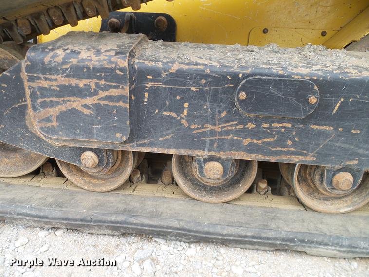 image for item DD1485 2010 John Deere 323D skid steer