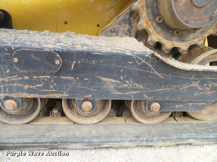 image for item DD1485 2010 John Deere 323D skid steer