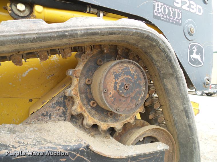 image for item DD1485 2010 John Deere 323D skid steer
