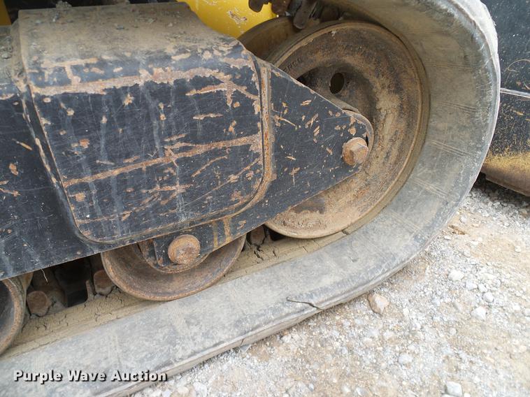 image for item DD1485 2010 John Deere 323D skid steer