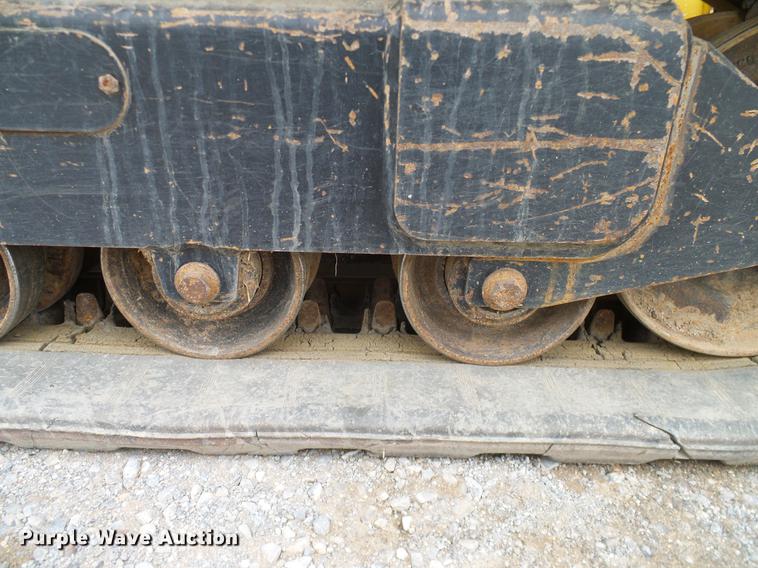 image for item DD1485 2010 John Deere 323D skid steer