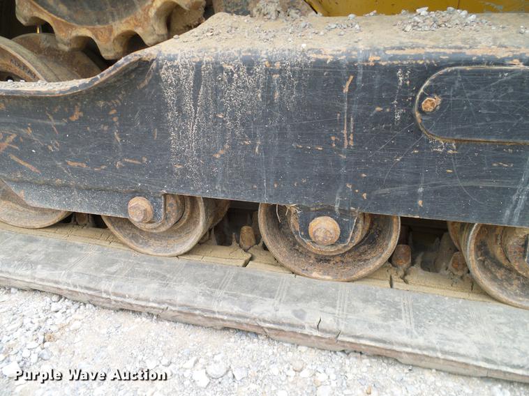 image for item DD1485 2010 John Deere 323D skid steer