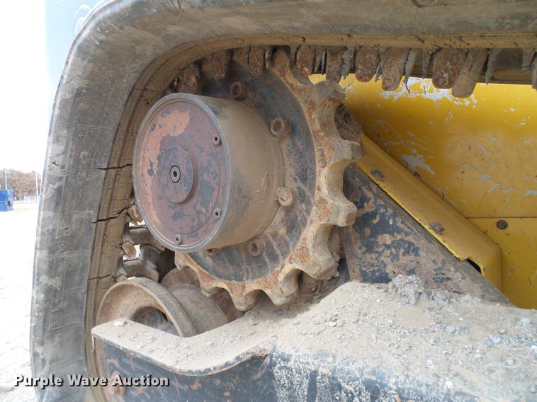 image for item DD1485 2010 John Deere 323D skid steer