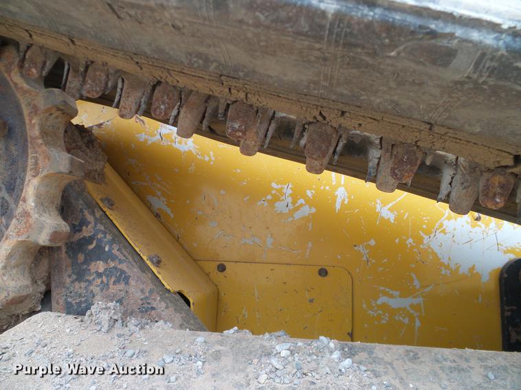image for item DD1485 2010 John Deere 323D skid steer