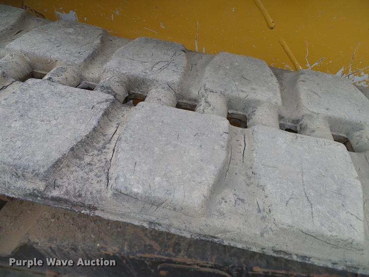 image for item DD1485 2010 John Deere 323D skid steer