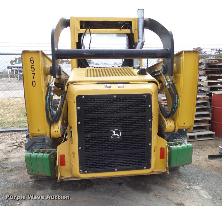 image for item DD1486 2006 John Deere 332 skid steer