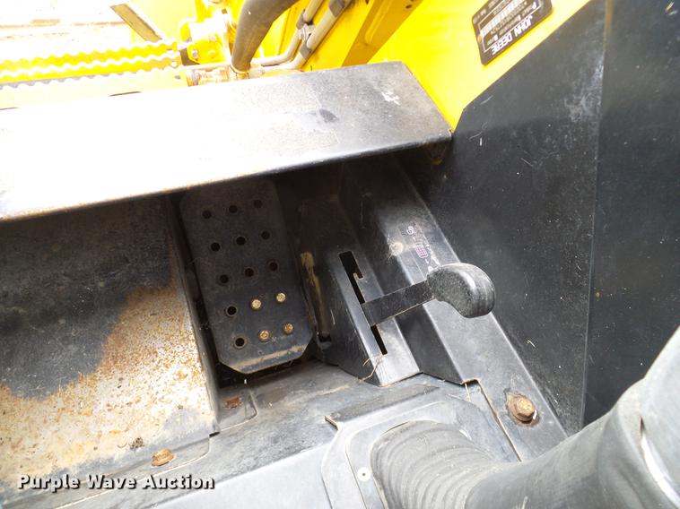 image for item DD1486 2006 John Deere 332 skid steer