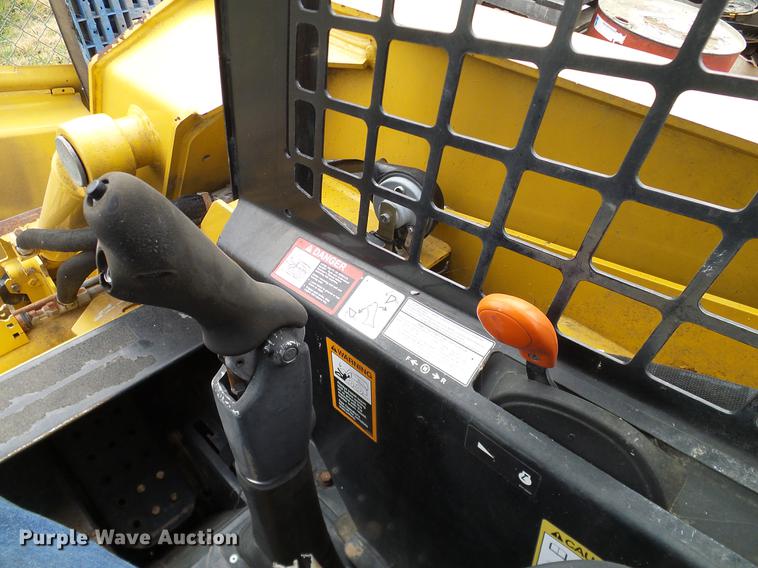 image for item DD1486 2006 John Deere 332 skid steer