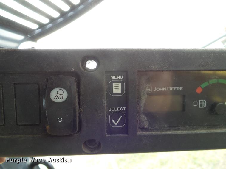 image for item DD1486 2006 John Deere 332 skid steer