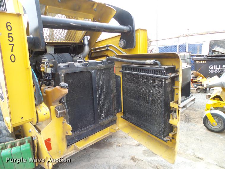 image for item DD1486 2006 John Deere 332 skid steer