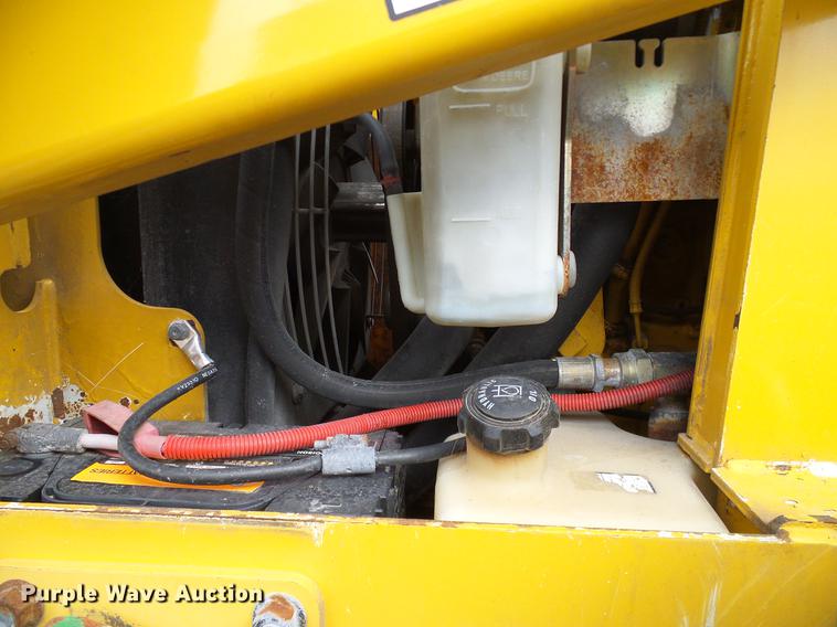image for item DD1486 2006 John Deere 332 skid steer