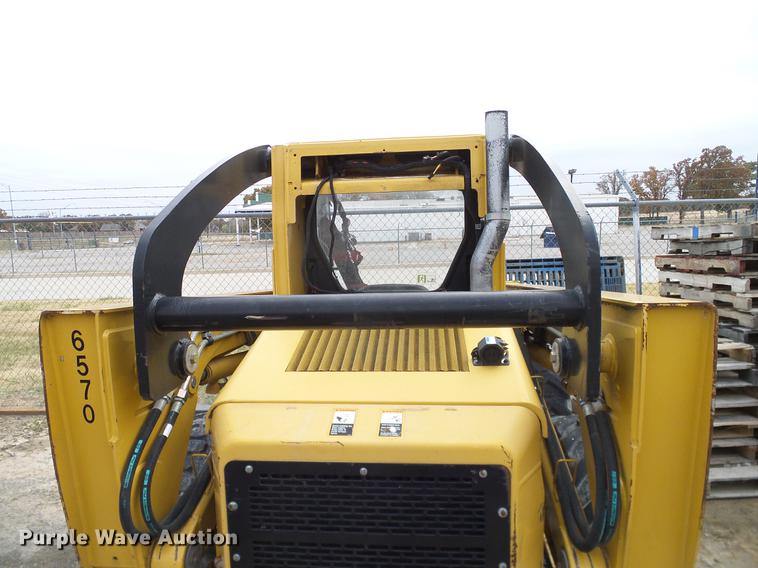 image for item DD1486 2006 John Deere 332 skid steer