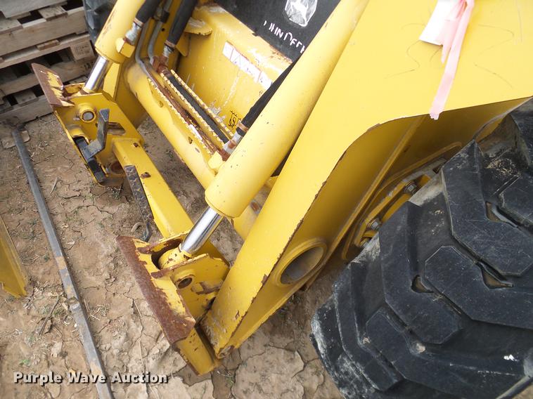 image for item DD1486 2006 John Deere 332 skid steer