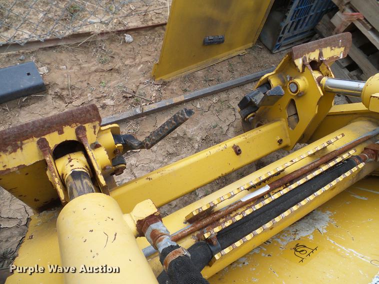 image for item DD1486 2006 John Deere 332 skid steer