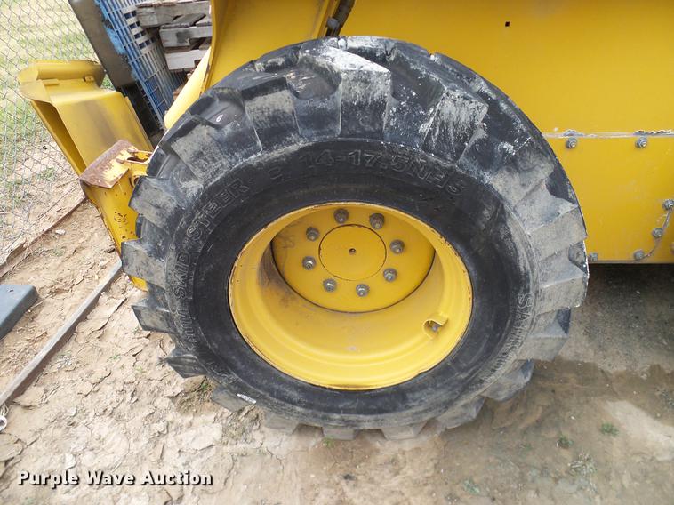 image for item DD1486 2006 John Deere 332 skid steer