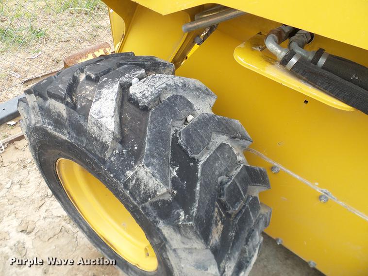 image for item DD1486 2006 John Deere 332 skid steer