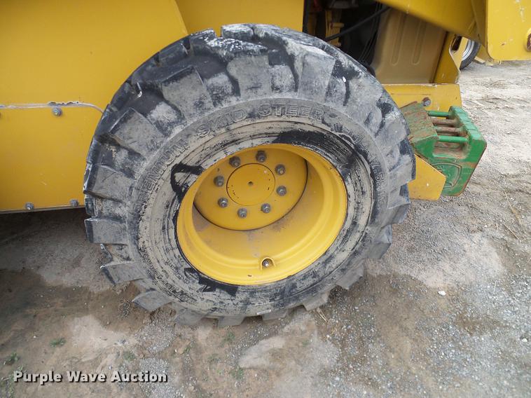 image for item DD1486 2006 John Deere 332 skid steer