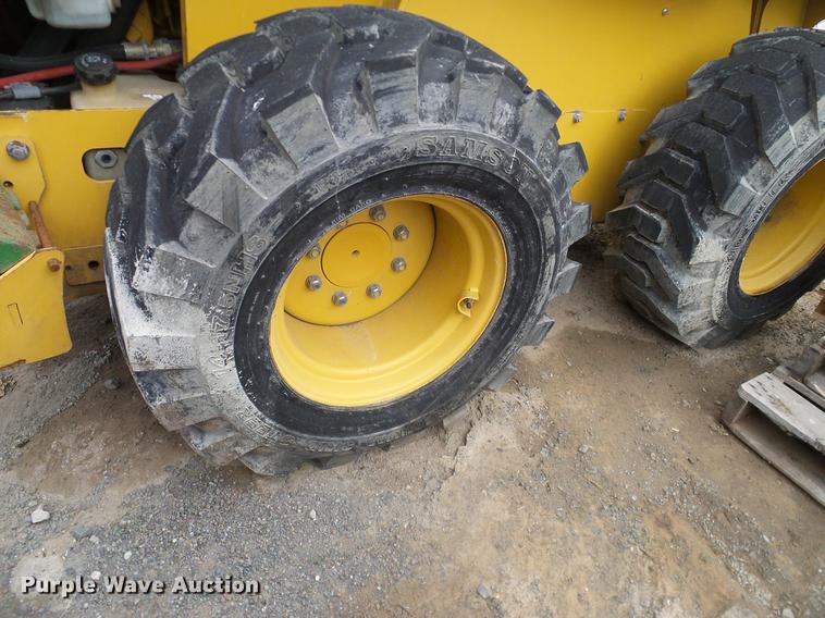 image for item DD1486 2006 John Deere 332 skid steer