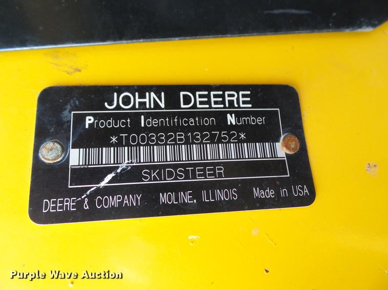 image for item DD1486 2006 John Deere 332 skid steer