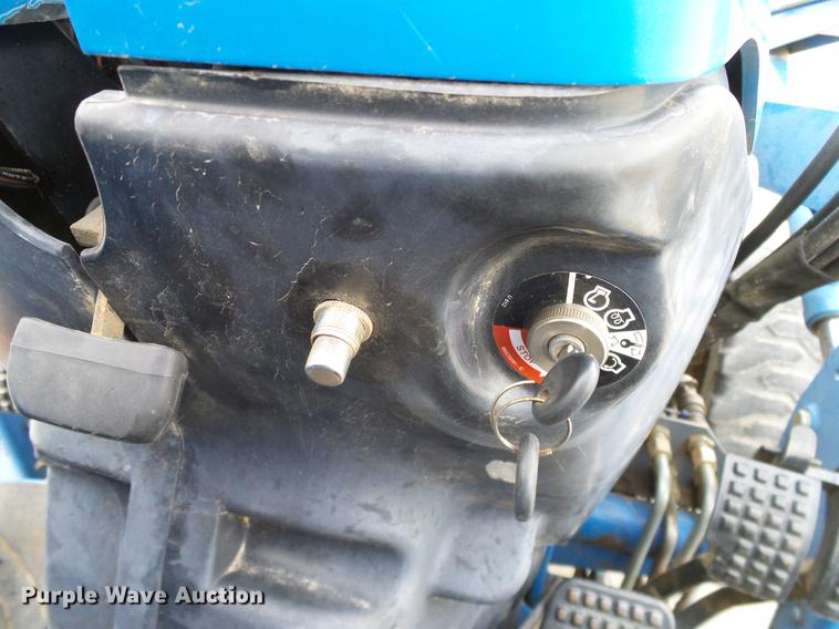 image for item DD1488 1999 New Holland TC29D Deluxe MFWD tractor