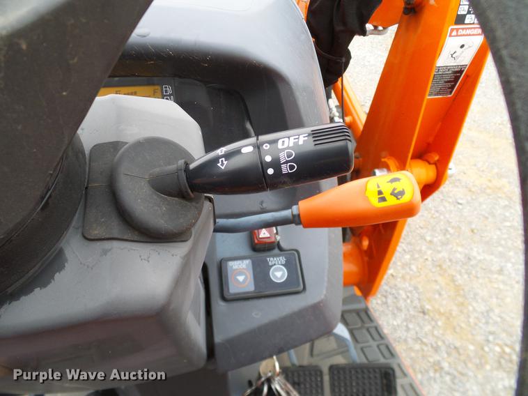 image for item DD1490 2016 Kubota L3240E tractor