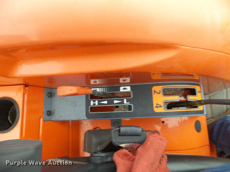 image for item DD1490 2016 Kubota L3240E tractor