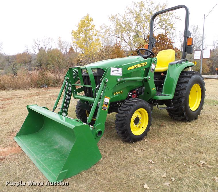 image for item DD1491 2016 John Deere 3038E MFWD tractor