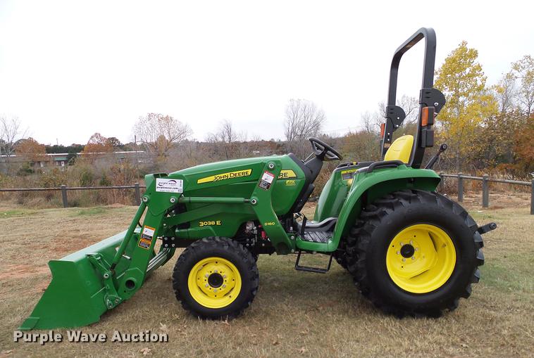 image for item DD1491 2016 John Deere 3038E MFWD tractor