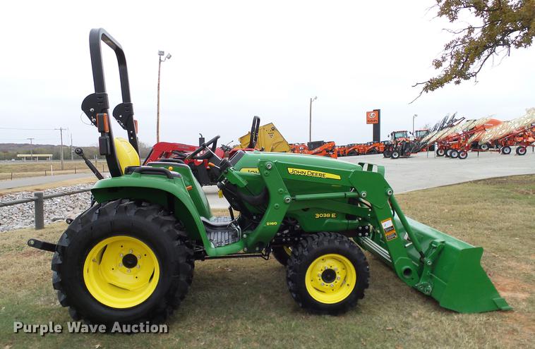 image for item DD1491 2016 John Deere 3038E MFWD tractor