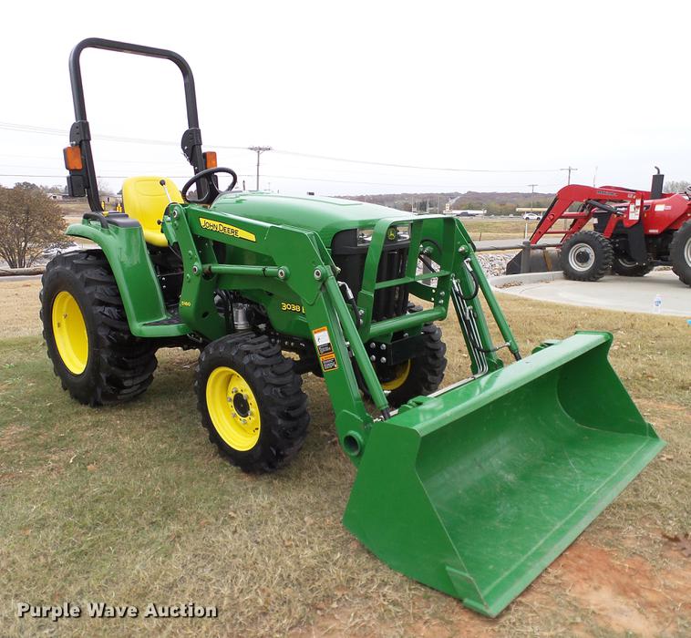 image for item DD1491 2016 John Deere 3038E MFWD tractor
