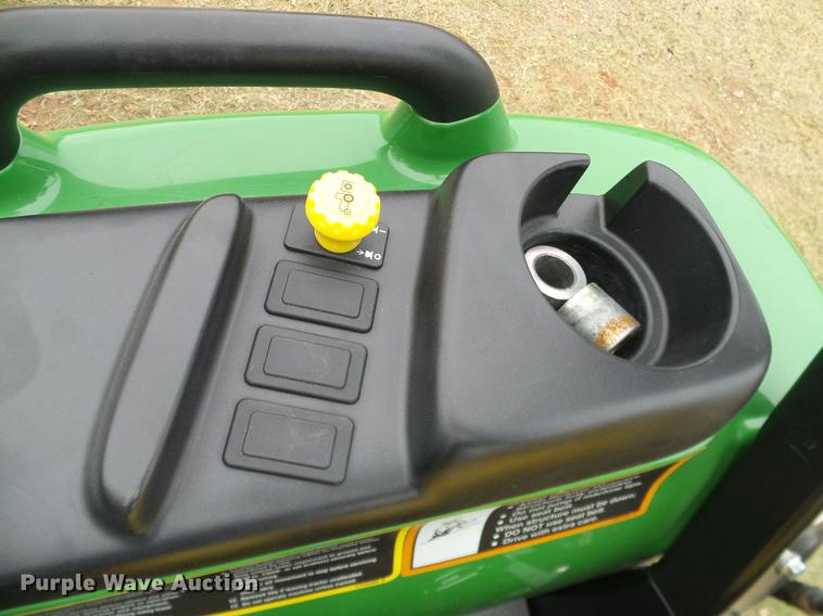 image for item DD1491 2016 John Deere 3038E MFWD tractor