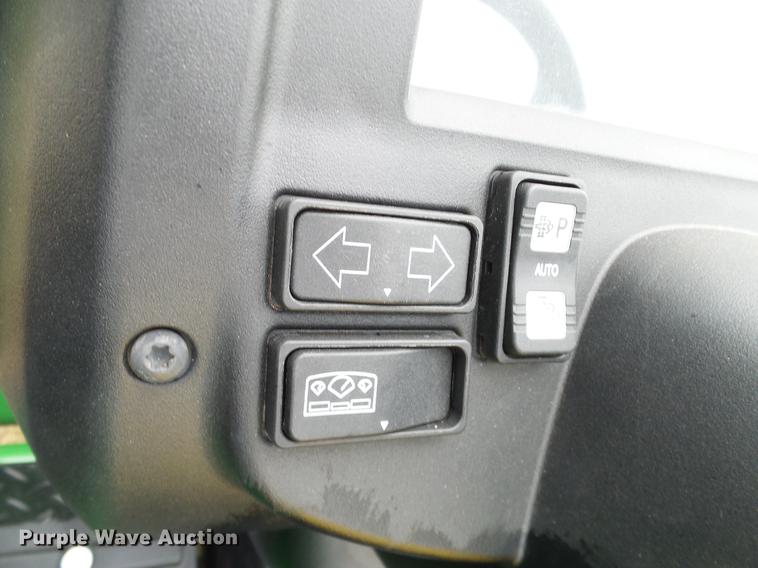 image for item DD1491 2016 John Deere 3038E MFWD tractor